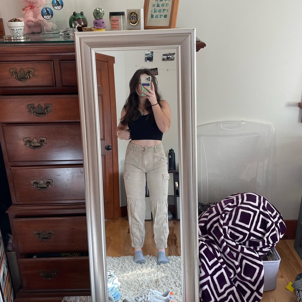 american eagle cuffed cargo pants - 

high waisted, cuffed ankles, size 0